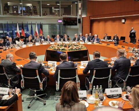 Denkmal für polnische Opfer, Rückgabe Kulturgüter, deutsch-polnische Versöhnung in Berlin.