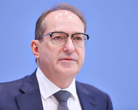 Alexander Dobrindt kündigt neue Bundespolizei-Spezialeinheit zur Drohnenabwehr in Ahrensfelde an.