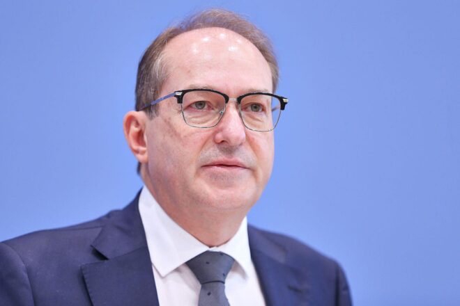 Dobrindt stellt neue Drohnenabwehreinheit in Dienst