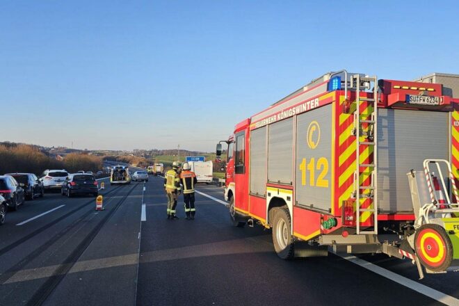 Drei Auffahrunfälle auf A3 bei Königswinter fordern Feuerwehreinsatz