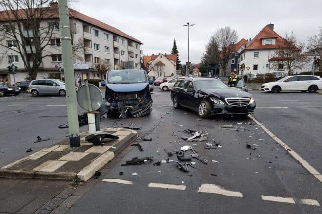 Drei Personen bei Verkehrsunfall in Göttingen-Weende leicht verletzt