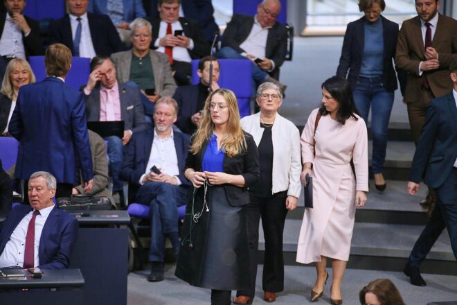 Dröge wirft AfD Provokationen und "Selbstmitleid" vor