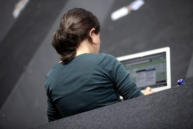 EU-Kommissarin kündigt harten Kurs gegenüber Tech-Konzernen an