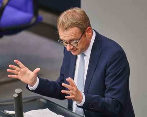 Thomas Gebhart betrachtet einen Kompromiss zwischen Klimaschutz und Wirtschaftswachstum im Emissionshandel.