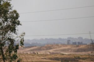 Blick auf den Gazastreifen: Hoffnung auf Wiederaufbau und diplomatische Lösungen für Frieden.