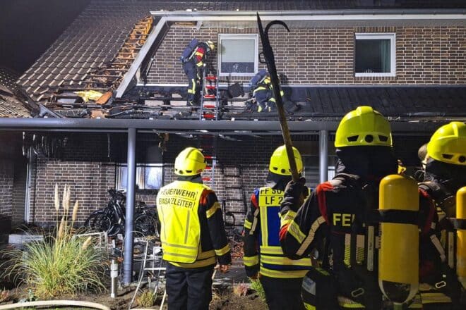 Feuerwehr verhindert Schlimmeres bei Dachstuhlbrand in Sottrum