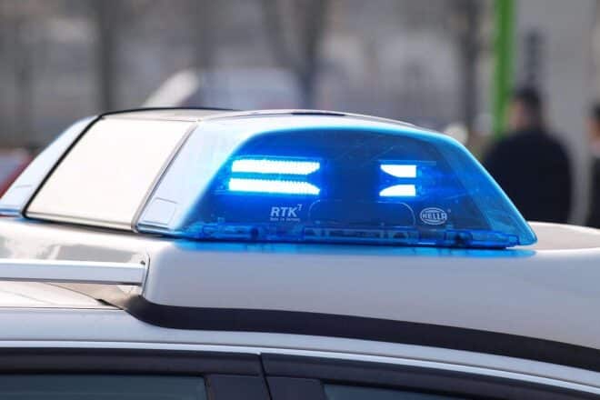 Frankfurterin beißt Polizistin nach Straftatsmeldung ins Gesicht