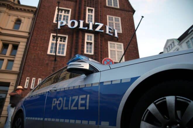 Frau greift Polizisten in Konstanz an