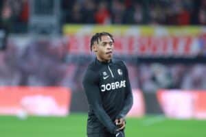 Freiburg jubelt über wichtigen Europa-League-Sieg gegen Salzburg, während Mainz hart um Remis kämpft.