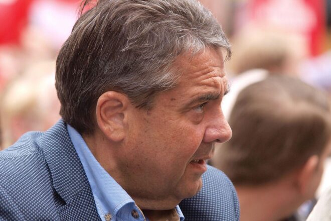 Gabriel will Rückkehr zur Wehrpflicht als Signal für Putin
