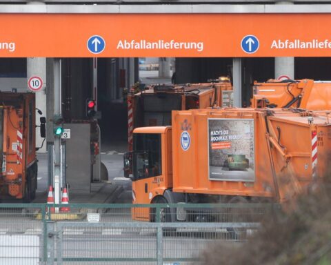 Müllverbrennungsanlage mit CO2-Abscheidetechnologie zur Klimaneutralität und Umweltfreundlichkeit.