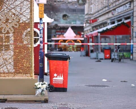 Gedenkveranstaltung in Johanniskirche: Ministerpräsident, Opfergedenken, Solidarität nach Magdeburger Weihnachtsmarkt-Anschlag.