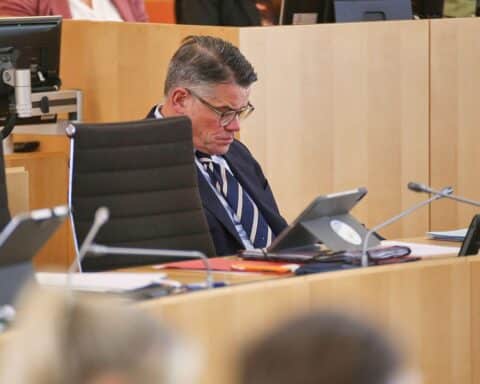 Ruth Wagner, eine bedeutende Politikerin, wird posthum gewürdigt; Hessen verliert eine herausragende Persönlichkeit.