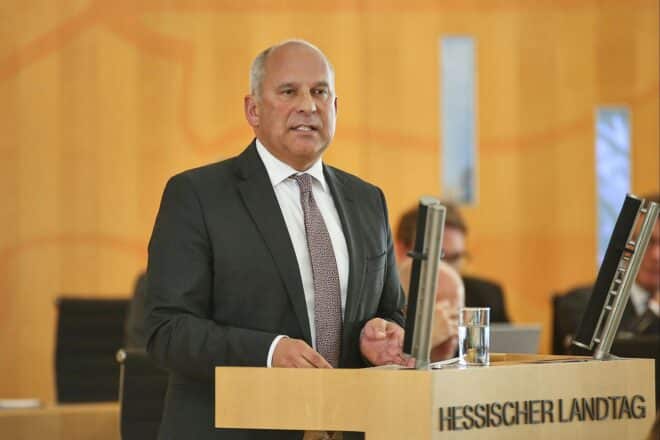 Hessischer Innenminister begrüßt geplante schärfere Strafen für Angriffe auf Einsatzkräfte