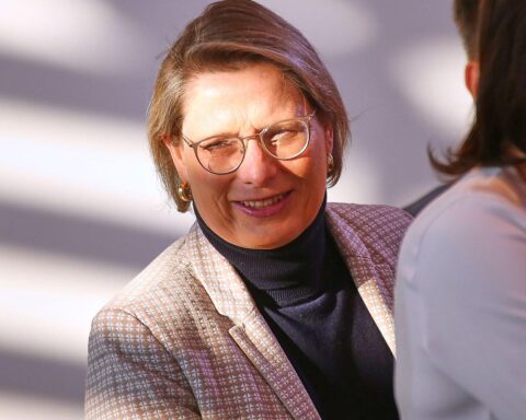 Stefanie Hubig präsentiert Gesetzentwurf zur Speicherung von IP-Adressen gegen Cyberkriminalität.