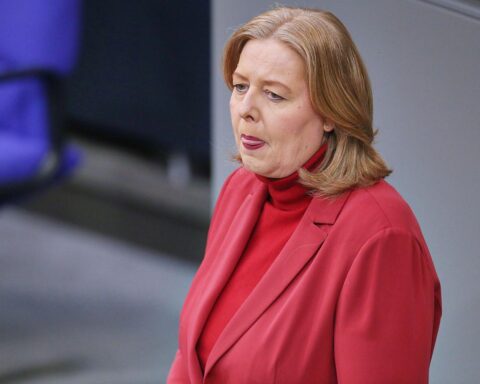 Bärbel Bas unterstützt Rentenpaket, Gewerkschaften stehen hinter ihr, soziale Sicherheit im Fokus.