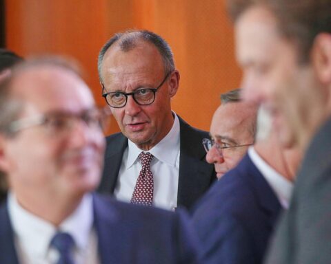 Friedrich Merz diskutiert Herausforderungen der Bundesregierung und die zielführende Wirtschaftspolitik.