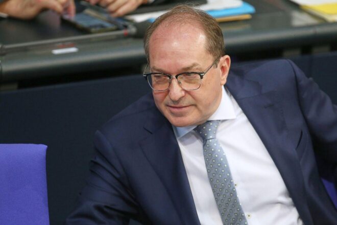 Innenminister: Linksextreme anfällig für russischen Einfluss