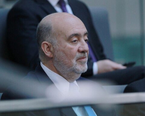 Ron Prosor bei einer Rede über Antisemitismus und seine Forderungen an die Gesellschaft in Deutschland.