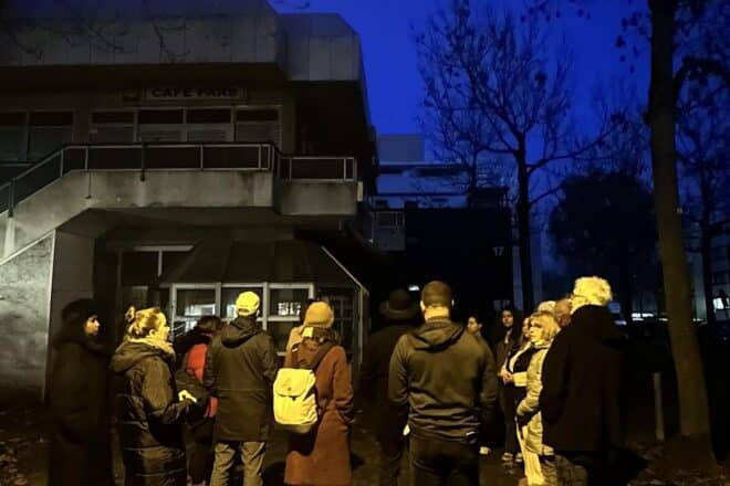 Junge Frauen zeigen unsichere Orte in Wiesbadener Stadtteilen