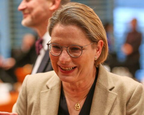 Bundesjustizministerin Hubig fordert Kennzeichnung von gentechnisch veränderten Lebensmitteln für Transparenz und Wahlfreiheit.