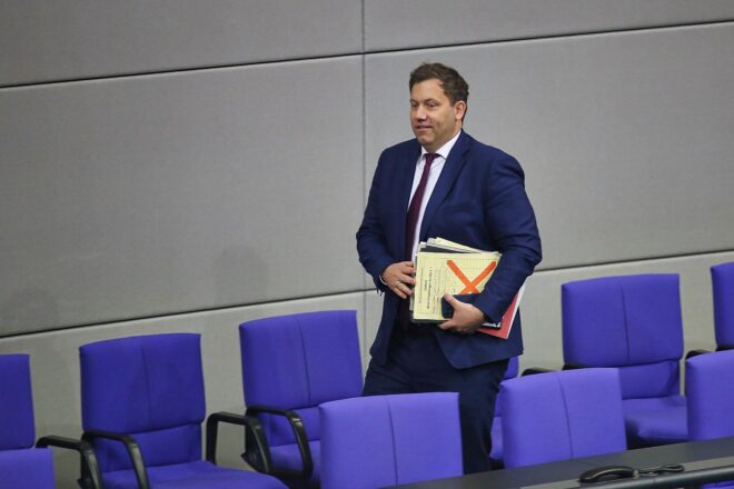 Klingbeil bringt Riester-Reform auf den Weg