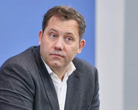 Lars Klingbeil diskutiert europäische Sicherheitsstrategien und Stärkung der transatlantischen Beziehungen.