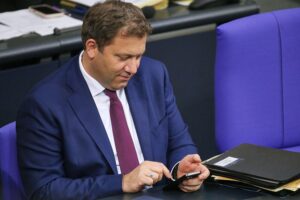 Lars Klingbeil legt an Weihnachten sein Handy weg, um Zeit mit Familie zu verbringen.