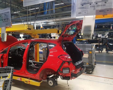 Bundesfinanzminister warnt Autohersteller vor zu langsamer Umstellung auf Elektromobilität. Elektromobilität fördern!