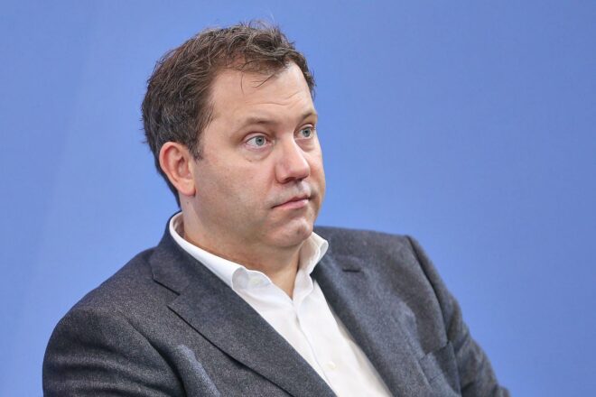 Klingbeil zeigt sich skeptisch zu Friedenstruppen in der Ukraine