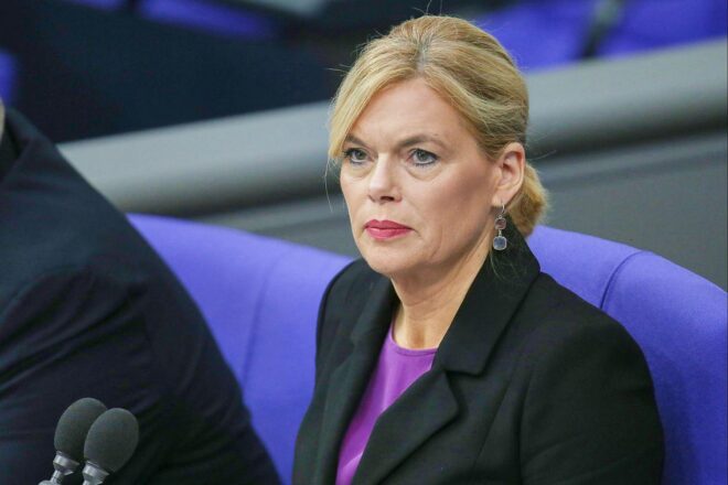 Klöckner sieht sich nicht als "Supernanny" des Bundestags
