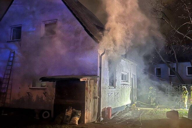 Küchenbrand in Neuss macht Einfamilienhaus unbewohnbar