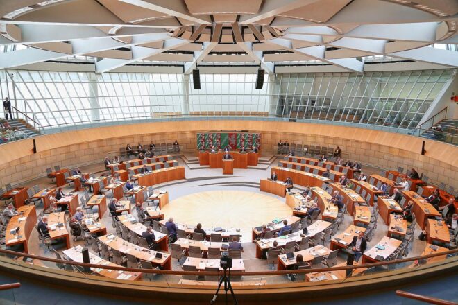 Landtag berät Haushalt und debattiert über Bonner Brückensperrung