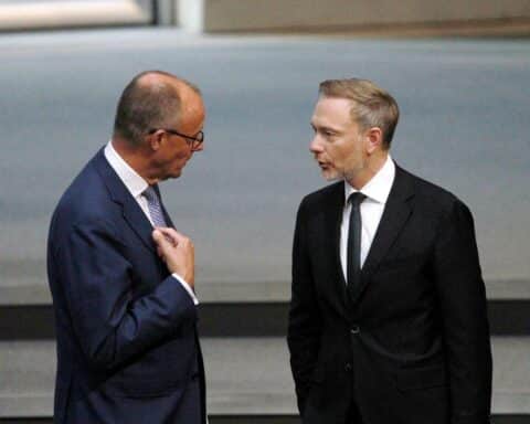 Christian Lindner kritisiert Friedrich Merz: Forderung nach Reformen und sparsamem Umgang mit Staatsausgaben.