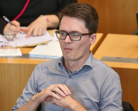 Christian Schaft spricht über Thüringens Einnahmeverluste durch Senkung der Grunderwerbsteuer und Investitionen.