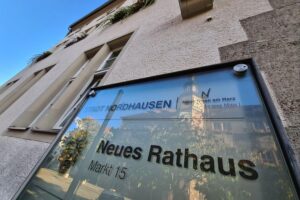 Neues Rathaus in Erfurt, kritische Hintergründe zur Kommunalen Finanzausgleichs-Reform in Thüringen.
