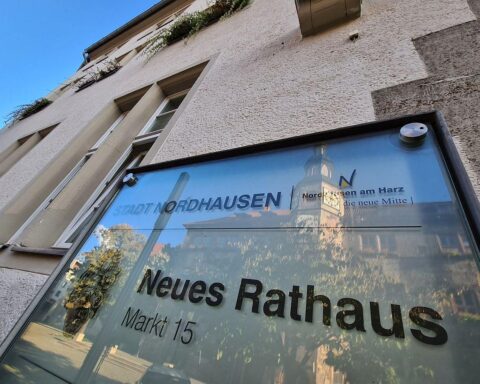 Neues Rathaus in Erfurt, kritische Hintergründe zur Kommunalen Finanzausgleichs-Reform in Thüringen.