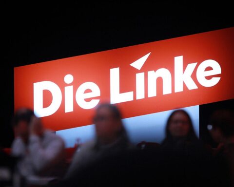 Linken-Politiker warnen vor US-Überfall auf Venezuela wegen Rohstoffen und fordern Friedenssicherung.