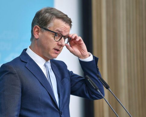 Carsten Linnemann spricht über ein verpflichtendes Gesellschaftsjahr zur Stärkung des sozialen Zusammenhalts.