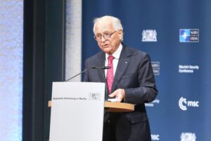 Wolfgang Ischinger verteidigt AfD-Einladungen zur Münchner Sicherheitskonferenz 2026. Dialog und Meinungsvielfalt im Fokus.