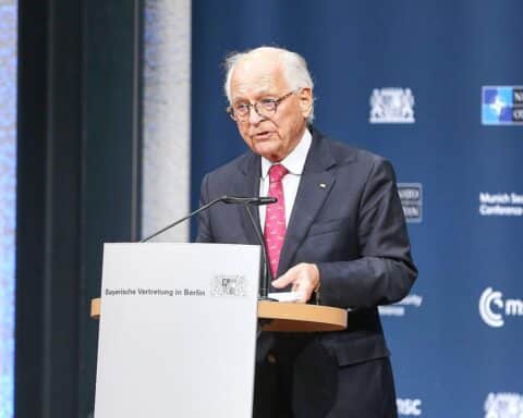 Wolfgang Ischinger verteidigt AfD-Einladungen zur Münchner Sicherheitskonferenz 2026. Dialog und Meinungsvielfalt im Fokus.