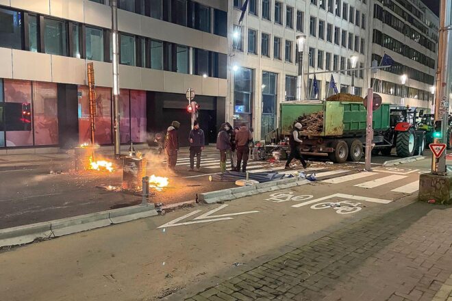 Massive Bauernproteste vor EU-Gipfel in Brüssel