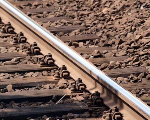 Gestörte Zugverbindung im Eurotunnel: Passagiere warten auf eingeschränkten Zugverkehr zwischen Europa und Großbritannien.