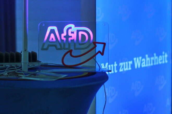 Mehrheit der Ostdeutschen für Kontakte zwischen Wirtschaft und AfD