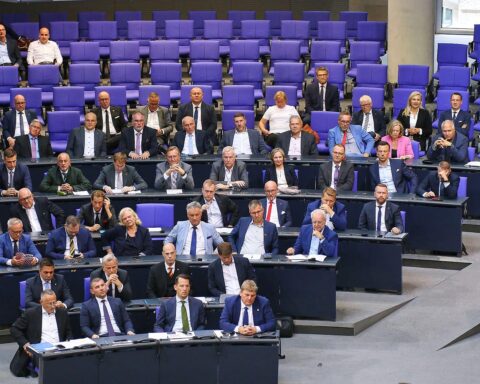 AfD-Fraktion in Berlin diskutiert EU-Mercosur-Abkommen; zwei unterschiedliche Anträge stehen zur Abstimmung.