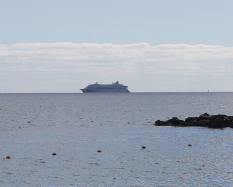 Meyer Werft: Kreuzfahrtschiff AIDAsol, Sanierungsprozess, Herausforderungen, Mitarbeiterzahl stabil.