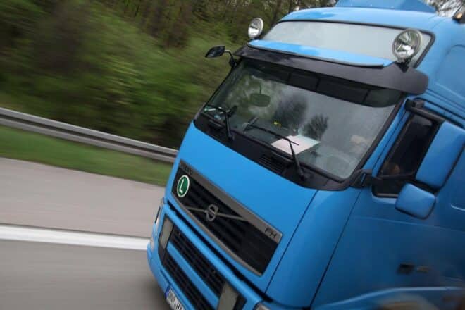 NRW-Verkehrsminister will höhere Bußgelder für zu schwere Lkw