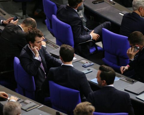 Renten-Rebellen diskutieren mit Unions-Abgeordneten über Reformen und Herausforderungen des Sozialsystems.