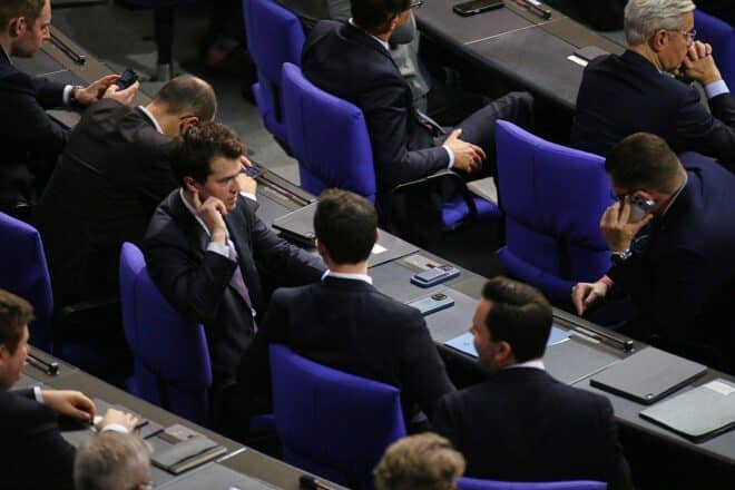 Nach Renten-Beschluss Rufe nach tiefgreifenden Reformen