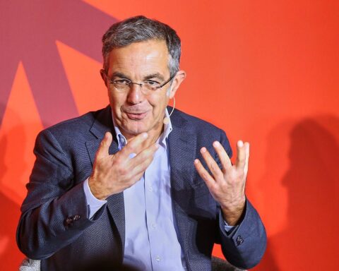 Navid Kermani spricht leidenschaftlich über Europa und fordert mehr Begeisterung in der Politik.